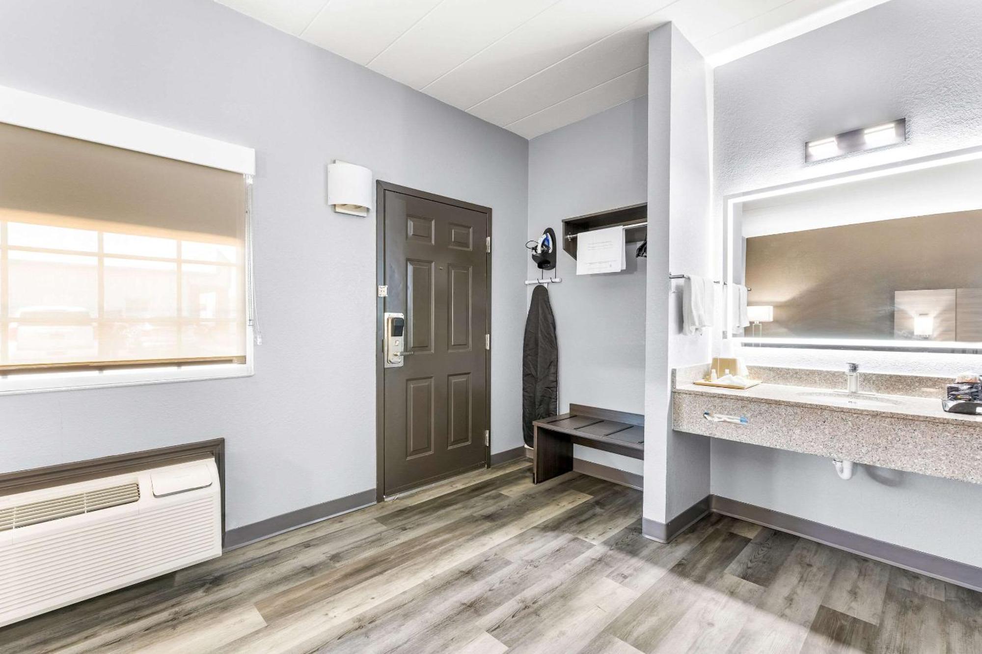 Quality Inn Lawrenceburg Esterno foto
